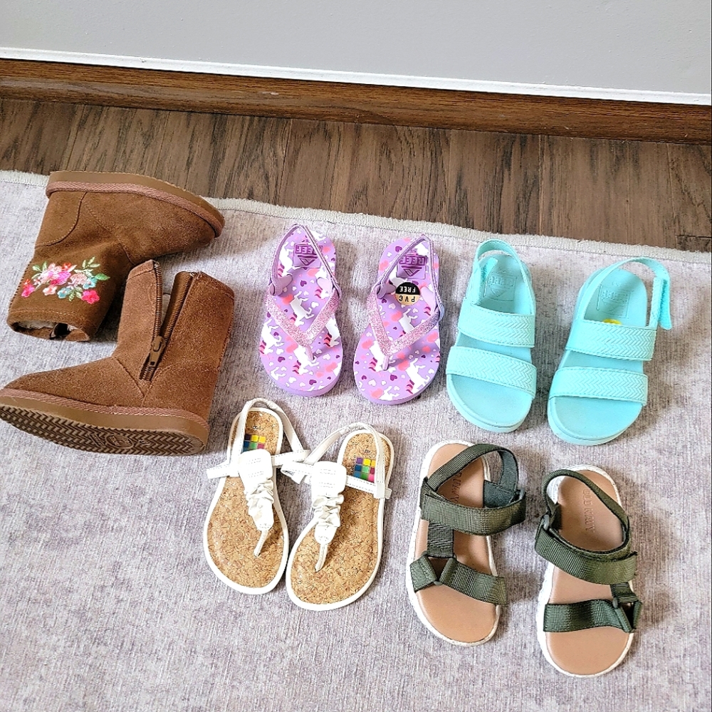 👡 Lot of 5 pairs of Toddler Girls Shoes! SIZE 5/6 - Picture 1 of 8